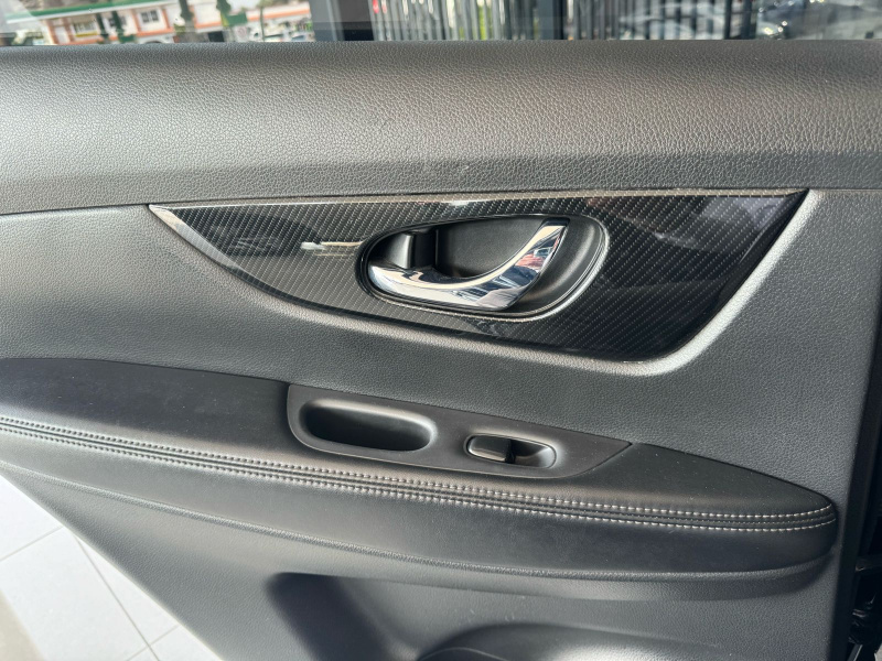 Nissan X-Trail  5 pts. Exclusive, CVT, piel, CD, QC, GPS, 5 pas., RA-18 (cambio de línea) 2018